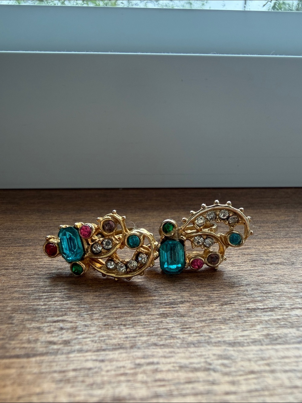 Vintage screw back clip on earrings